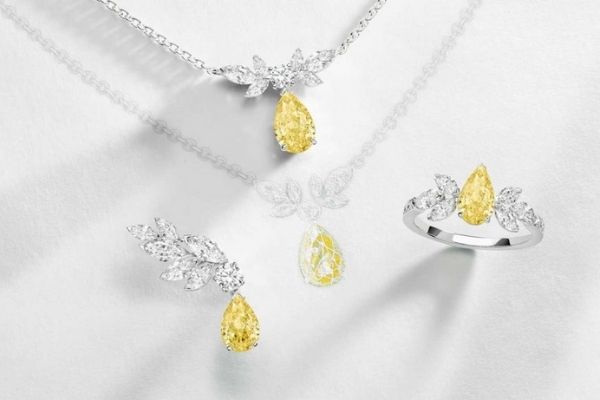 Vàng trắng 18K là gì? Bao nhiêu tiền 1 chỉ? Có nên mua vàng trắng 18K không?