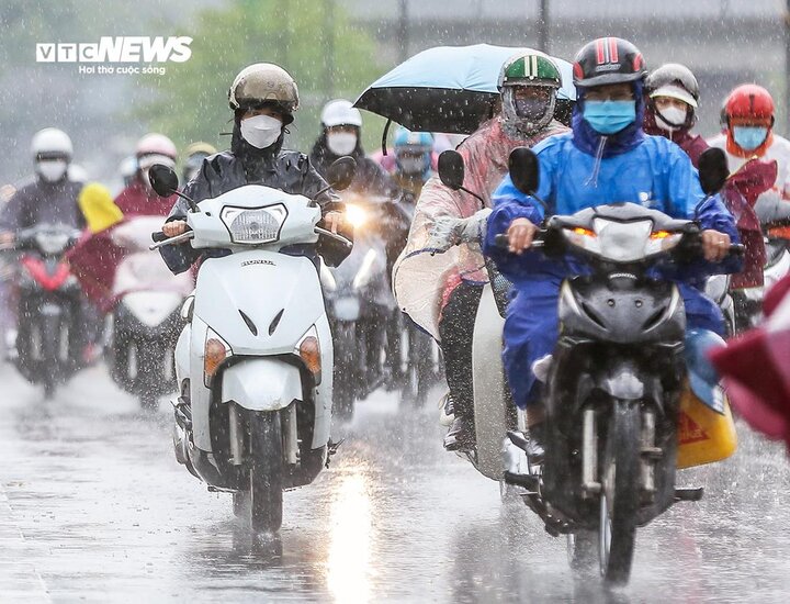 Dự báo thời tiết ngày mai 18/7: Nhiều nơi trên cả nước tiếp tục mưa to