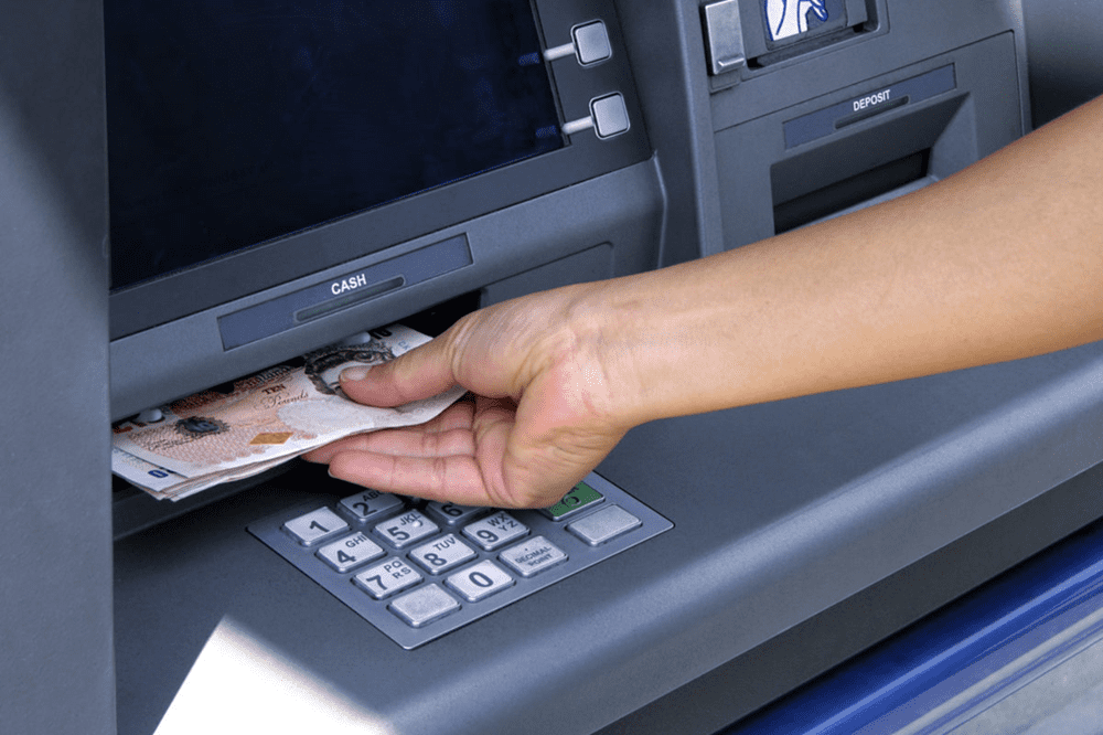 Giải đáp: Rút tiền ATM bị trừ tiền nhưng không nhận được tiền có lấy lại được không?