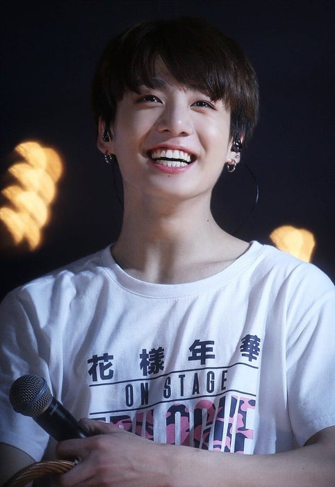 Khám phá vẻ đẹp cuốn hút trong nụ cười của Jungkook
