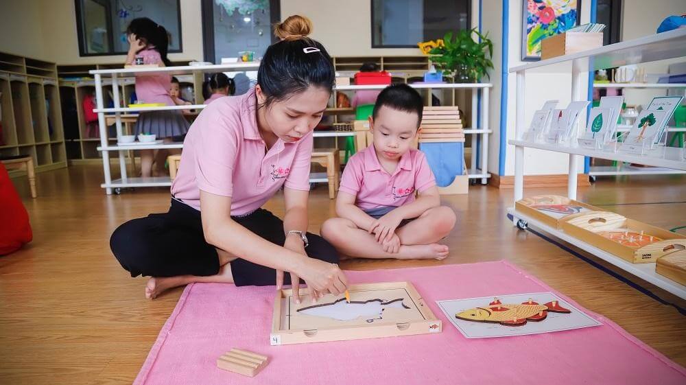 Vận động thô/ tinh là gì? Đặc điểm và vai trò - Sakura Montessori