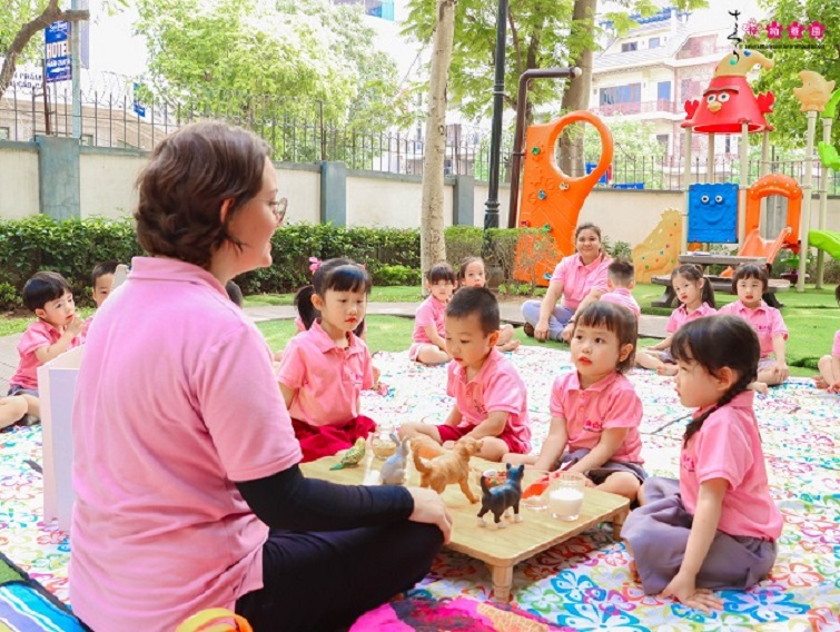 Góc cảm quan trong montessori giúp trẻ phát triển 5 giác quan