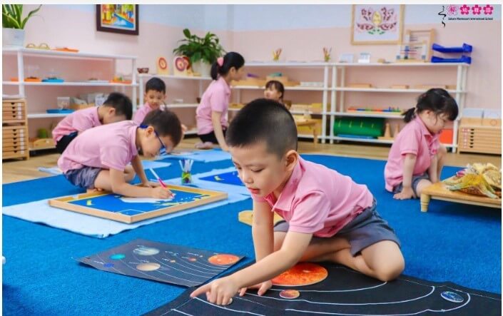 Vận động thô/ tinh là gì? Đặc điểm và vai trò - Sakura Montessori