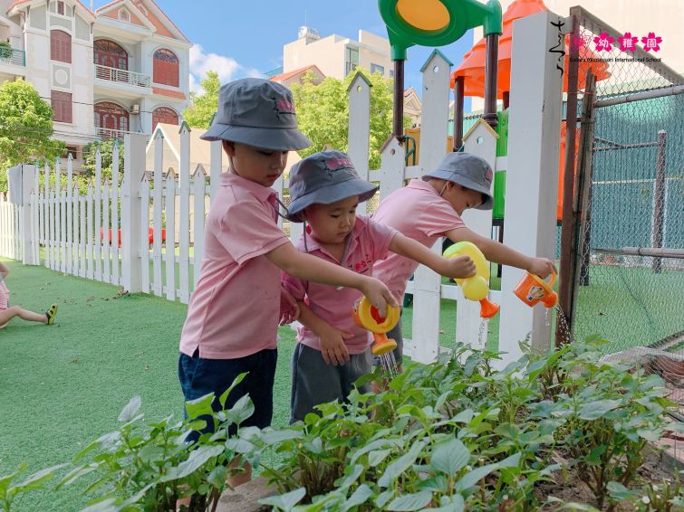 Dạy trẻ kỹ năng sống: 5 nguyên tắc giao tiếp hiệu quả mà ba mẹ cần dạy cho trẻ