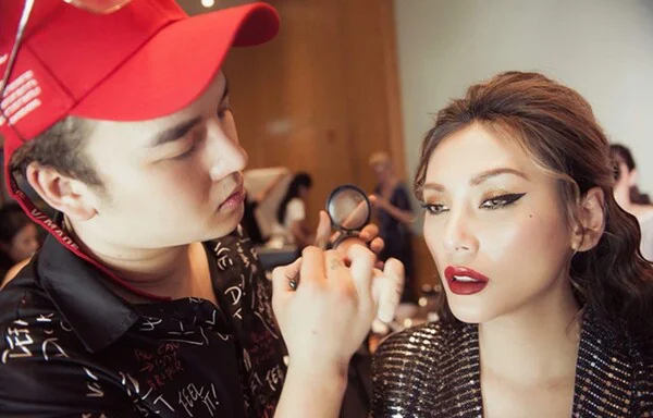 Ngành Trang Điểm Thi Khối Nào? Học Makeup Có Tương Lai Không?