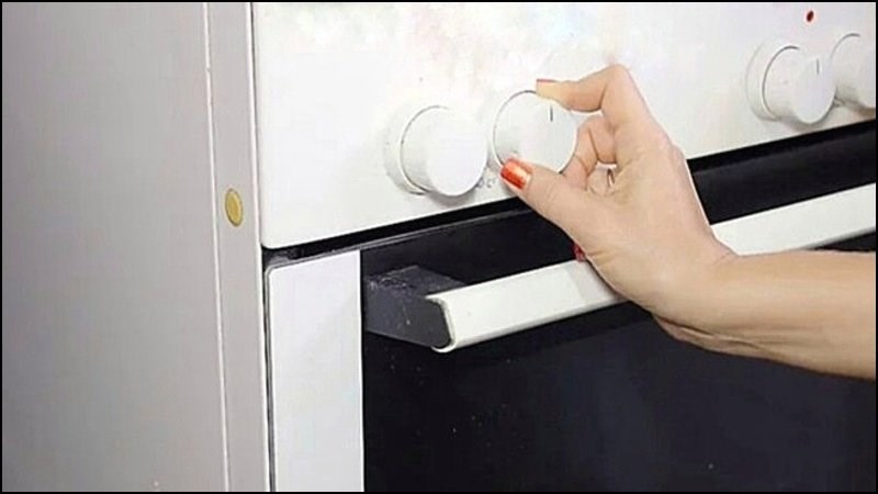 Mách bạn các cách chặt dừa và cách bổ dừa lấy cơm dừa đơn giản, dễ làm