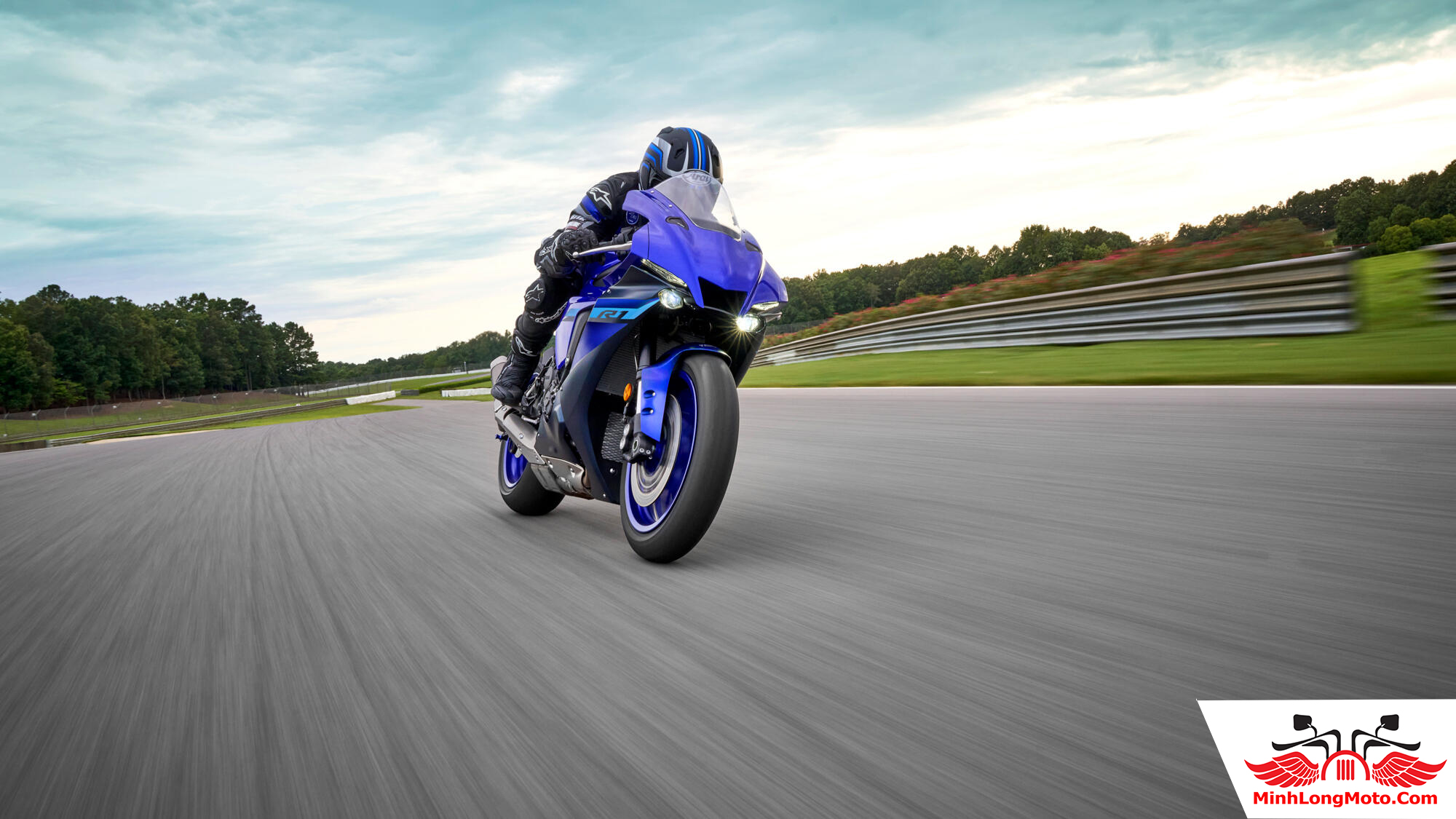 Giá xe Yamaha YZF R1 và R1M kèm đánh giá chi tiết