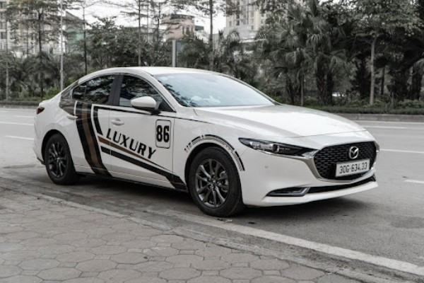 Tổng hợp các mẫu tem xe ô tô đẹp cho Sedan 4 chỗ