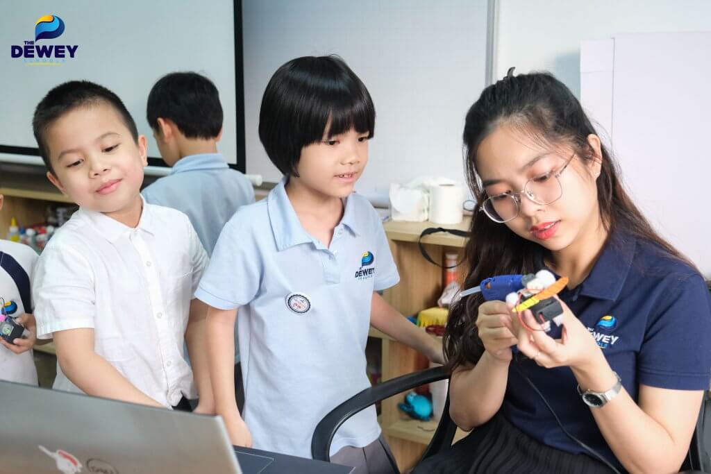 Khám phá môn sáng chế kiểu Mỹ độc quyền tại The Dewey Schools