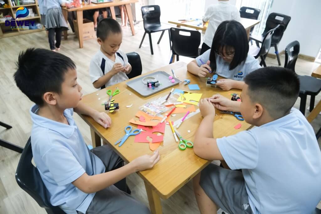 Khám phá môn sáng chế kiểu Mỹ độc quyền tại The Dewey Schools