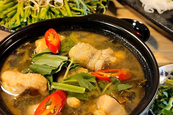 Cách nấu canh gà lá giang ngon, vị chua dịu, gà dai thơm