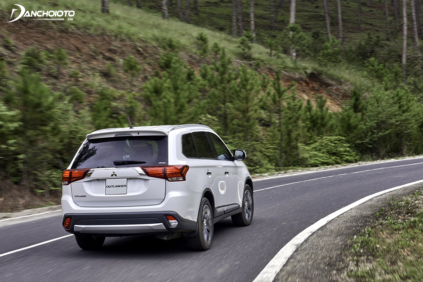 Đánh giá có nên mua Mitsubishi Outlander 2018 cũ không?