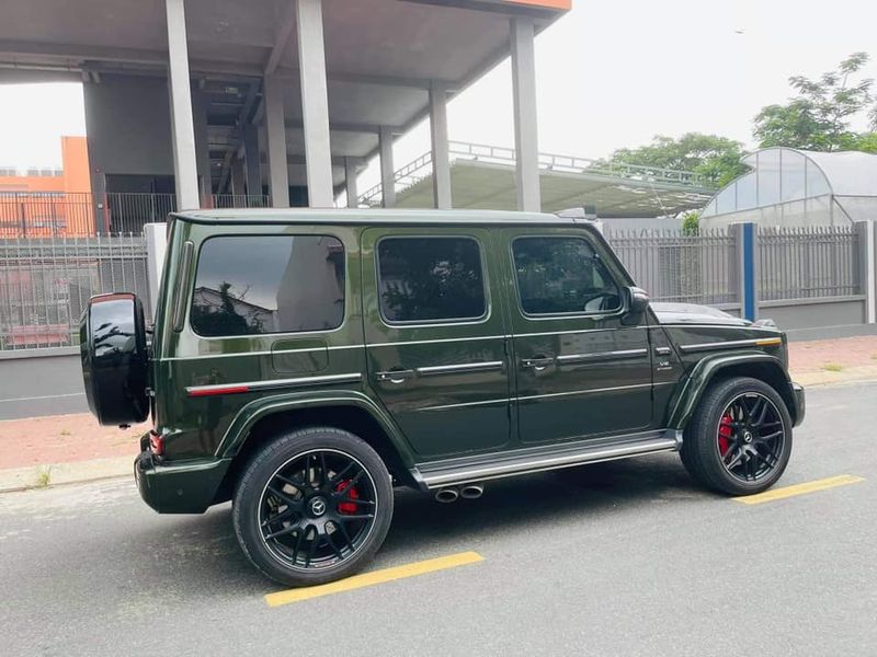 Mercedes-AMG G63 độ Brabus hầm hố và có màu sơn