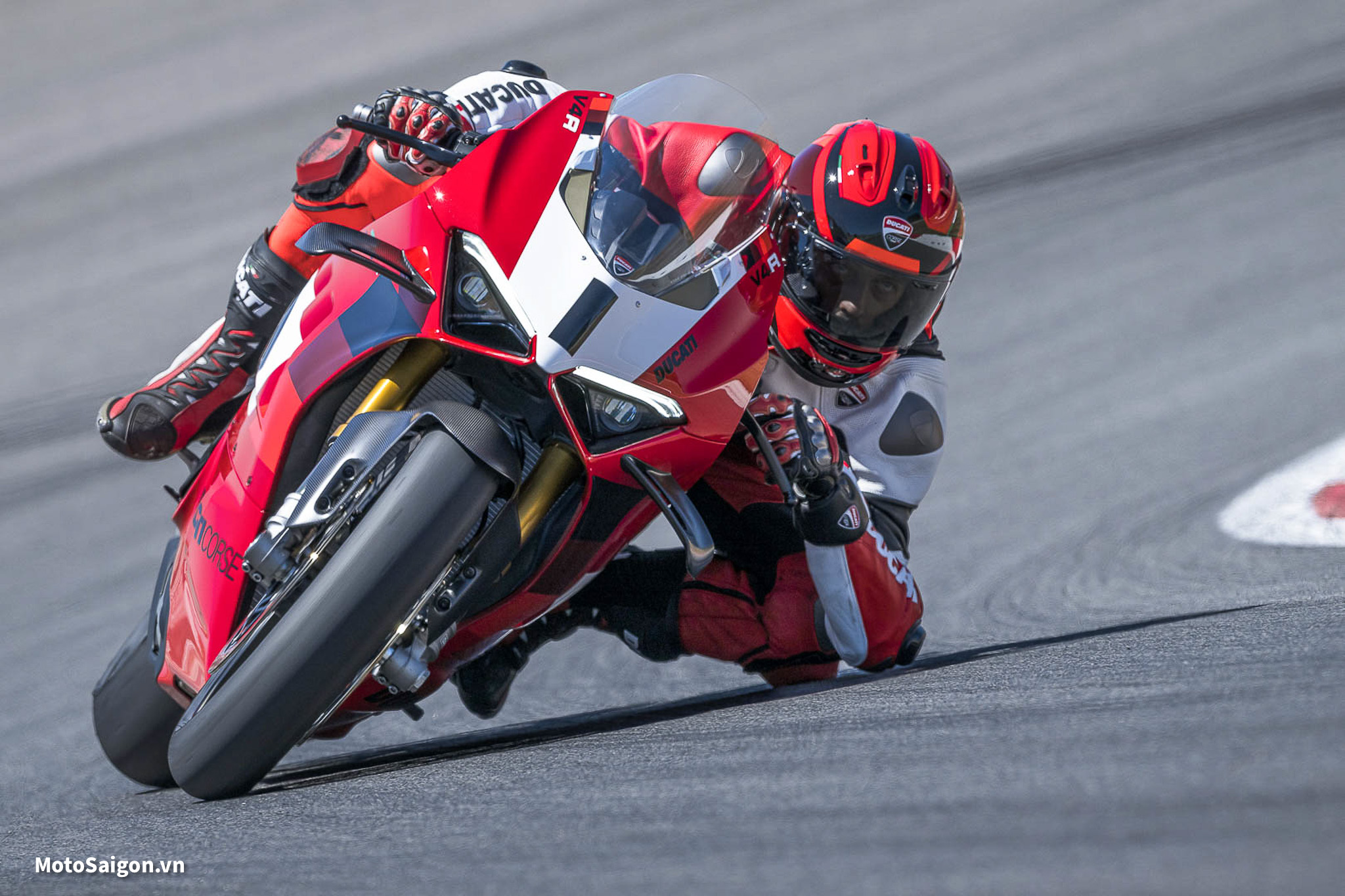 Ducati Panigale V4 R 2023 chi tiết giá xe có khả năng về Việt Nam