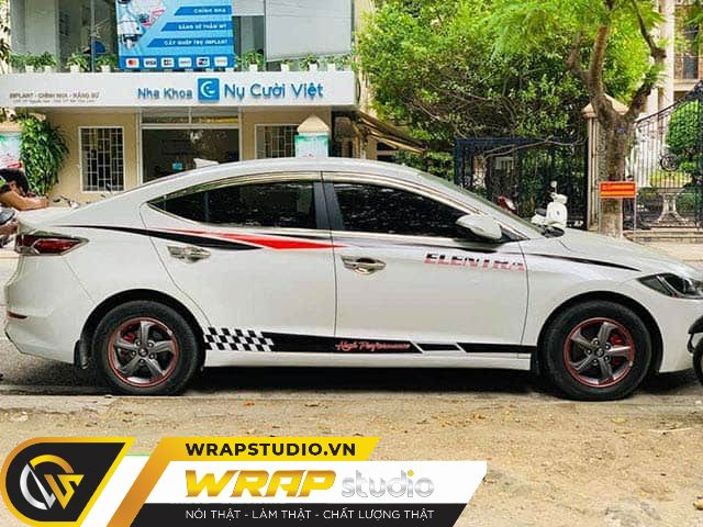Tổng hợp các mẫu tem xe ô tô đẹp cho Sedan 4 chỗ