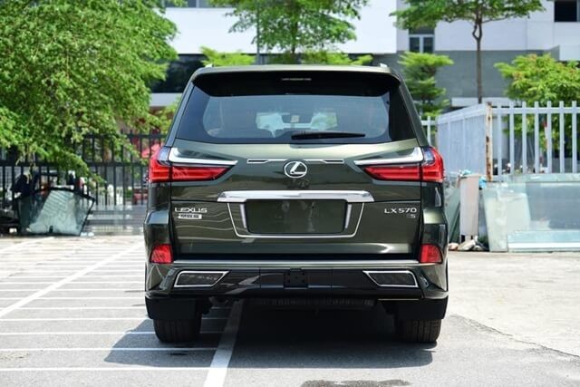 Lexus LX570 04 chỗ Super Sport 2023: giá lăn bánh (06/2024)