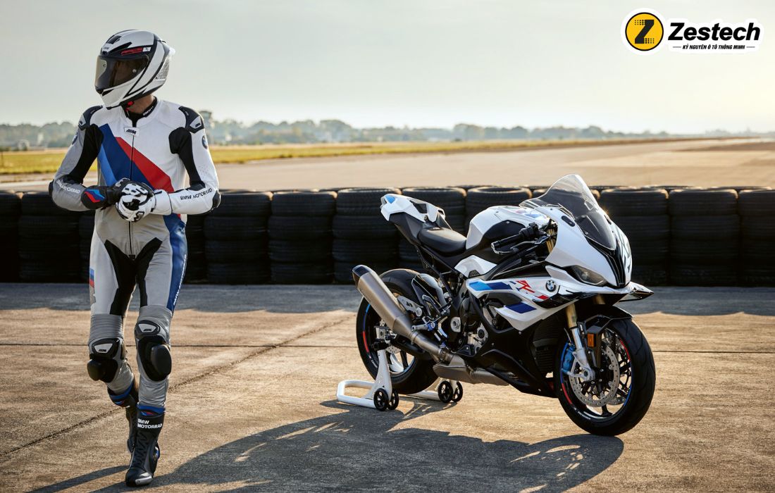 Siêu mô tô BMW S1000RR 2024 chính thức cập bến tại Việt Nam