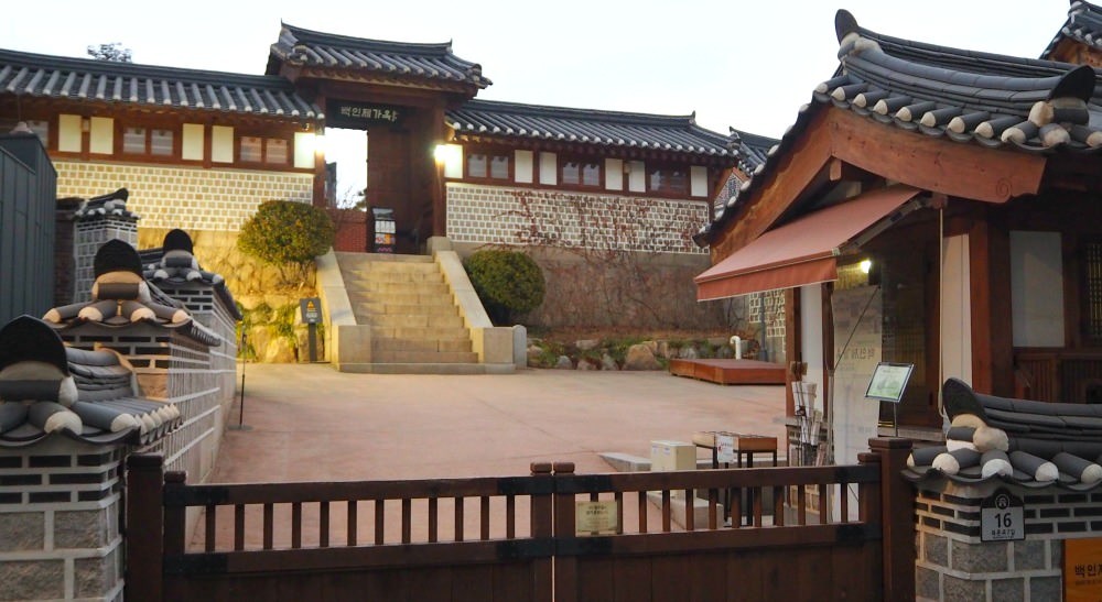 Làng Bukchon Hanok: Nơi lưu giữ di sản văn hóa Hàn Quốc độc đáo