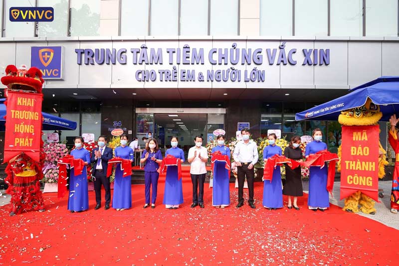 Khai trương VNVC Yên Bái: kịp thời mang vắc xin về vùng dịch