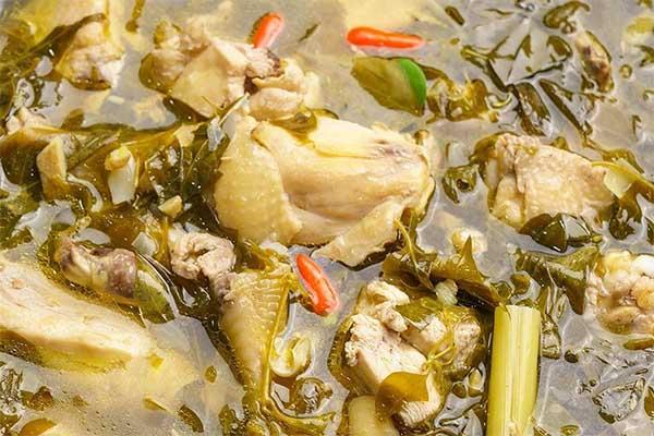 Cách nấu canh gà lá giang ngon, vị chua dịu, gà dai thơm