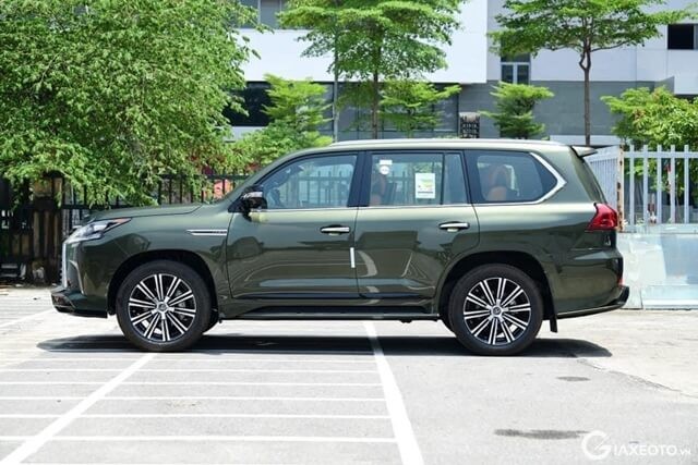 Lexus LX570 04 chỗ Super Sport 2023: giá lăn bánh (06/2024)