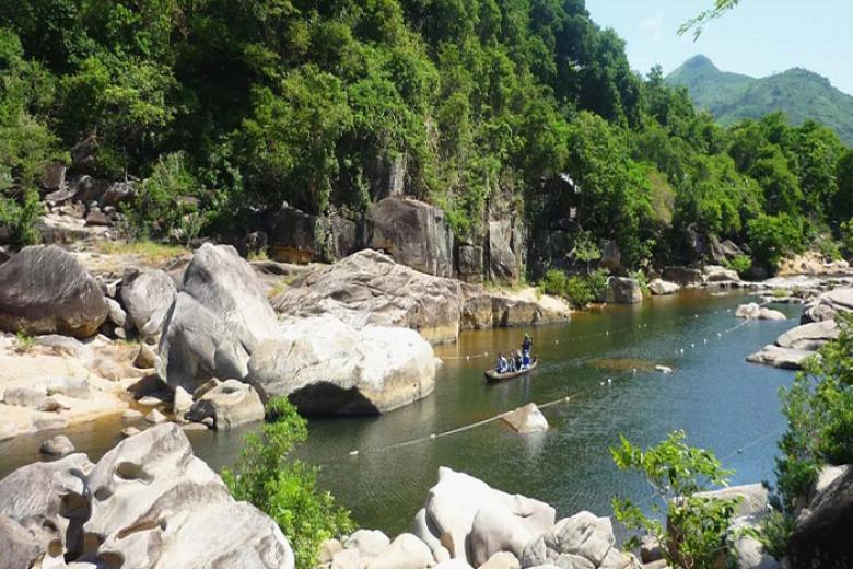 Lạc vào vùng đất hoang sơ của khu du lịch Hầm Hô Bình Định