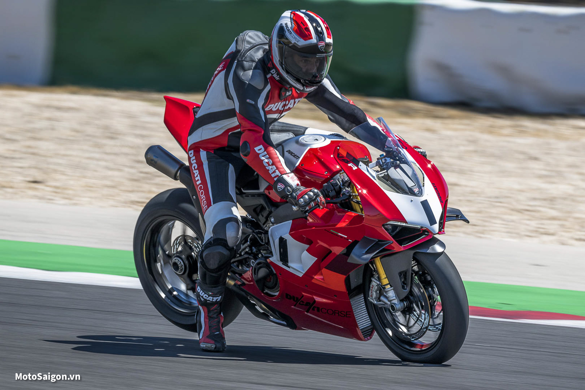 Ducati Panigale V4 R 2023 chi tiết giá xe có khả năng về Việt Nam