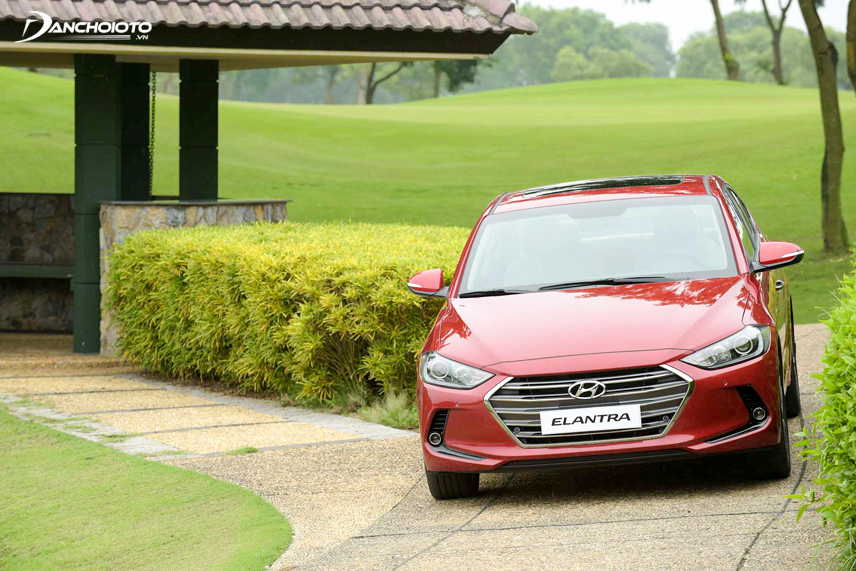 Đánh giá xe Hyundai Elantra 2016 cũ: Cũ nhưng vẫn hiện đại và lịch lãm