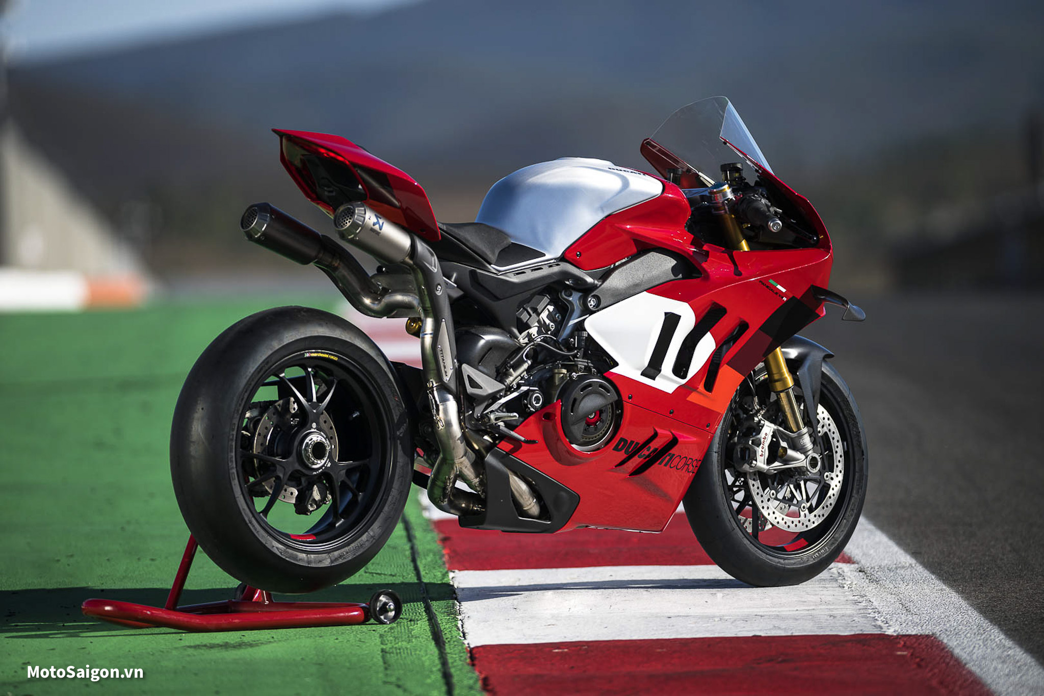 Ducati Panigale V4 R 2023 chi tiết giá xe có khả năng về Việt Nam