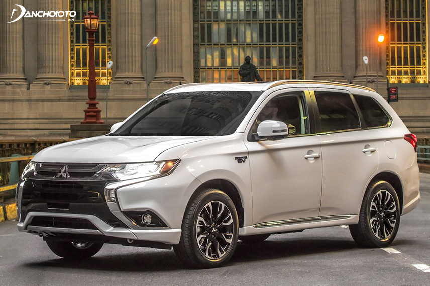 Đánh giá có nên mua Mitsubishi Outlander 2018 cũ không?